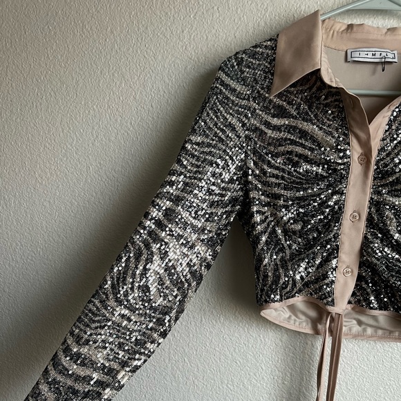 IN THE MOOD FOR LOVE Lina Sequined Zebra Button-Front Crop Top - Picture 6 of 10